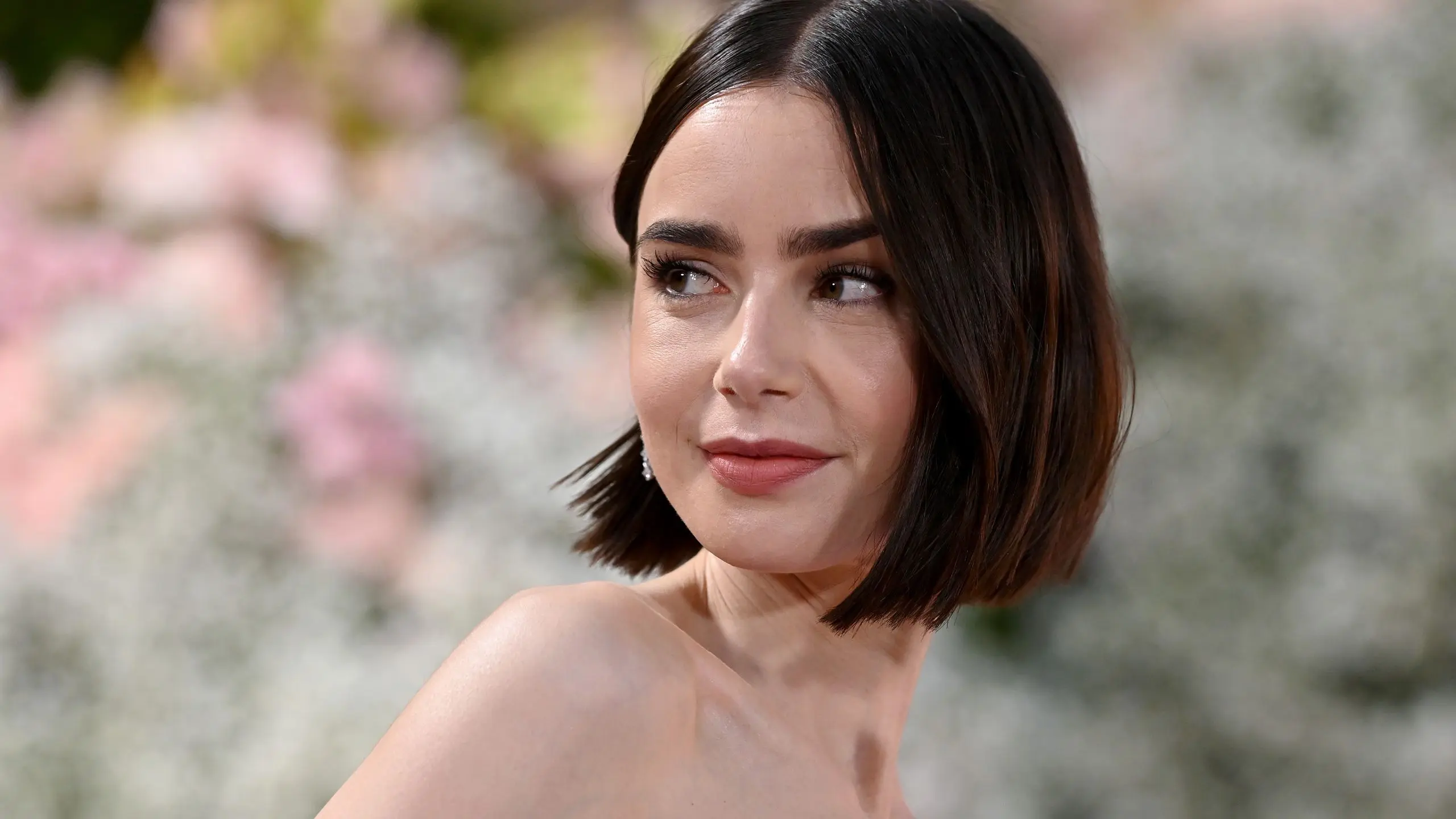 Descubre los cortes de pelo corto para mujer que serán tendencia en 2025. Desde el audaz Wolf Cut hasta el elegante French Bob