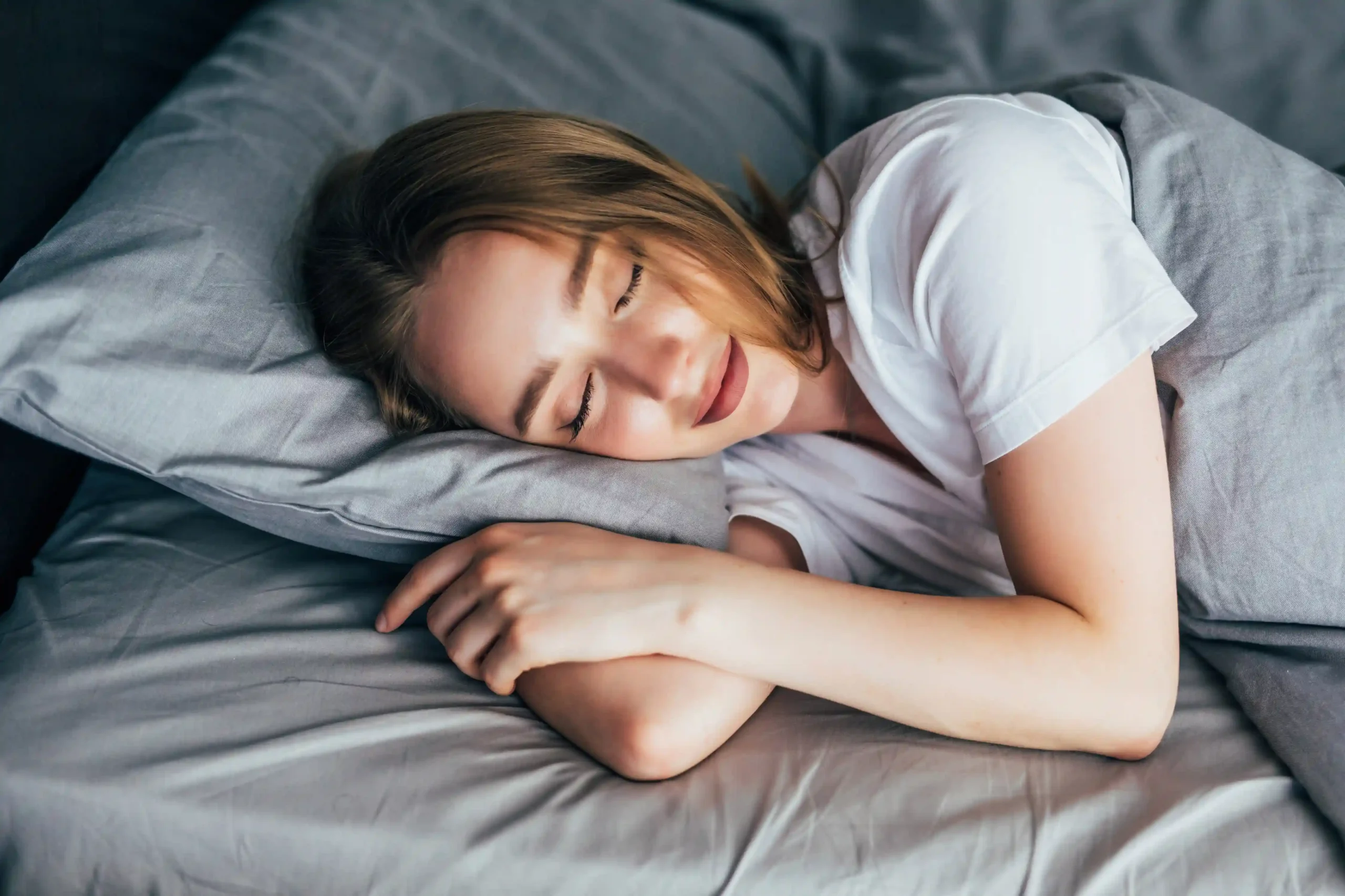 Opciones de frutas ideales para consumir antes de dormir y favorecer un mejor descanso, conoce las razones científicas detrás de su consumo nocturno