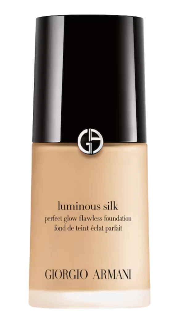 Base de maquillaje Giorgio Armani, acabado radiante y de hidratación.