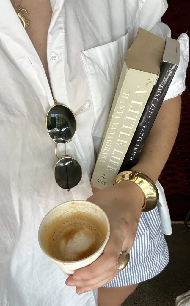 Lectura y aprendizaje como hábitos de mujeres auténticas, seguras y elegantes.