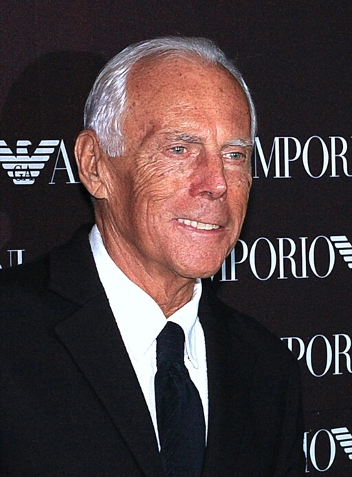 Fotografía de Giorgio Armani, fundador de Armani Exchange y pionero de la moda italiana.