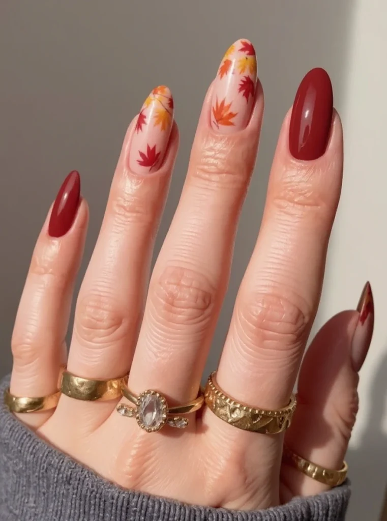 Manicura almendrada color terrosa con estilo cozy para otoño.