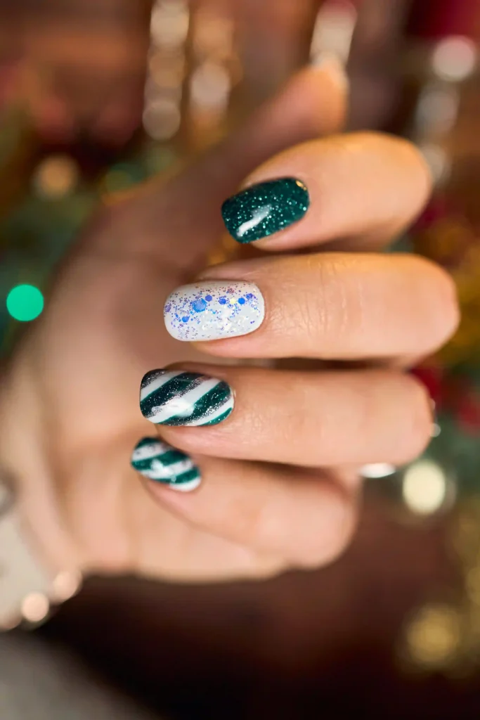 uñas navideñas elegantes largas con diseño verde