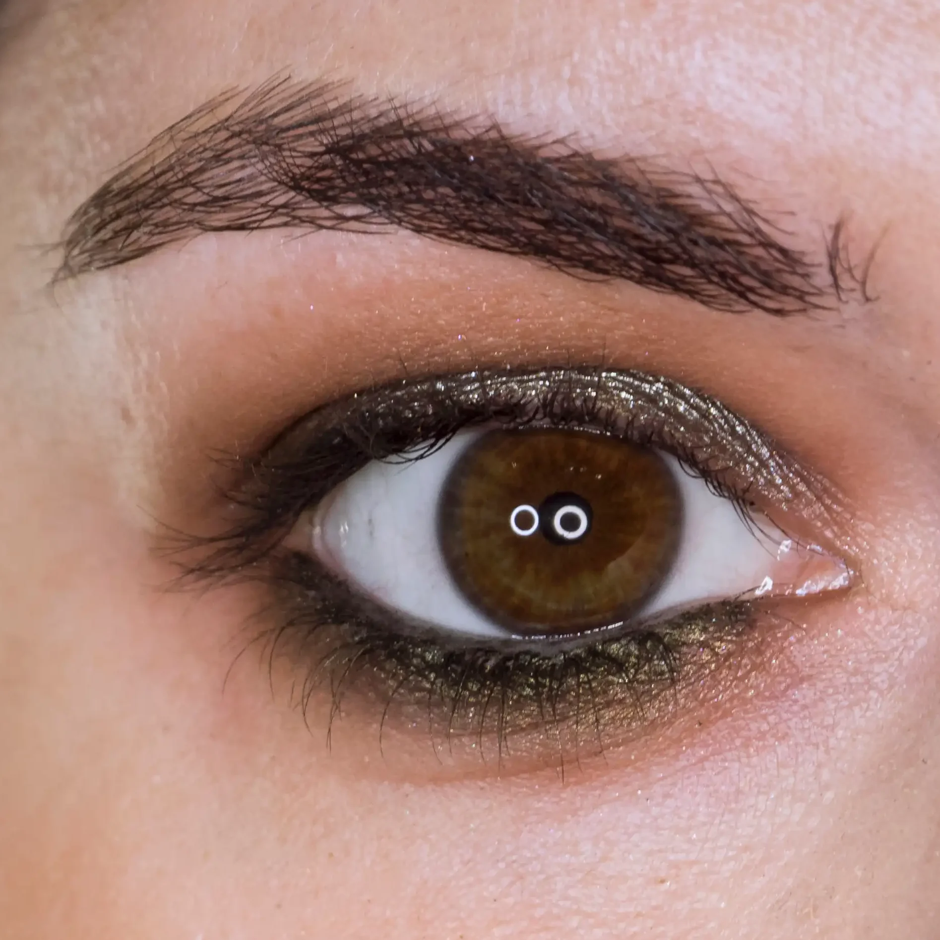 Maquillaje en modelo con párpados caídos