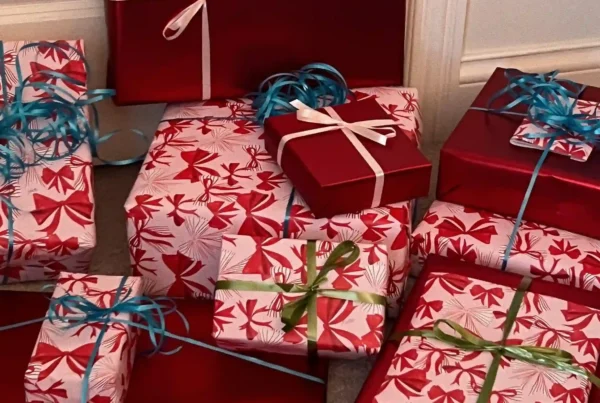 Cofre de experiencias para parejas — idea vivencial para San Valentín que combina memoria y sorpresa.