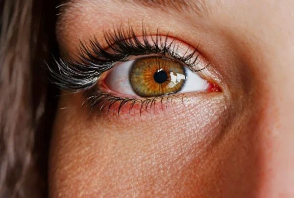 Ojos hazel: qué los hace únicos y cómo realzar su belleza natural