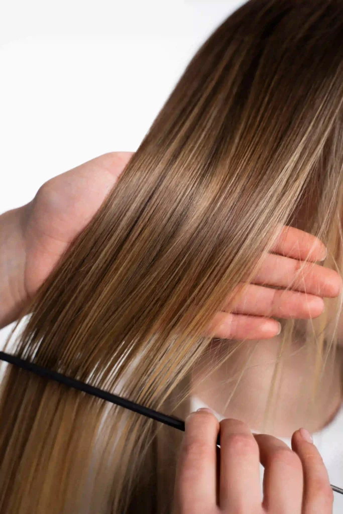 Hidratación profunda en pelo liso para evitar sequedad y puntas abiertas