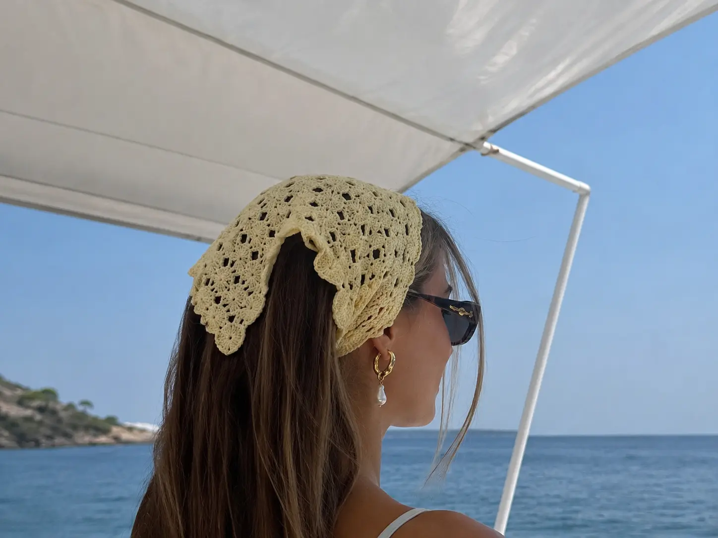 peinados en tendencia verano 2026 accesorio amarillo
